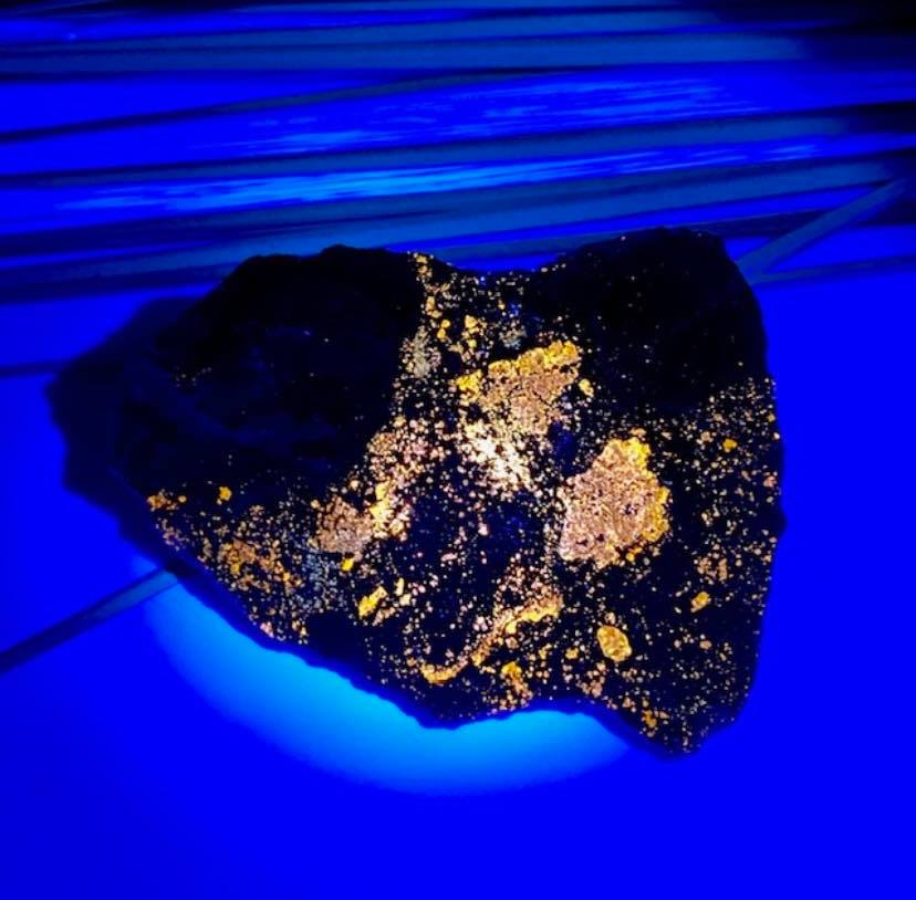 The Fascinating Properties of Fluorescent (UV) Minerals